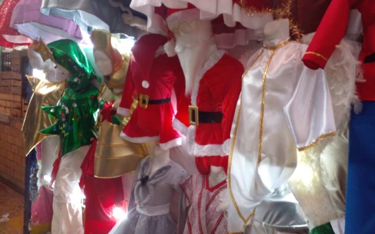 Disfraces navideños; comerciantes inician venta de trajes alusivos a  navidad - Diario de Xalapa