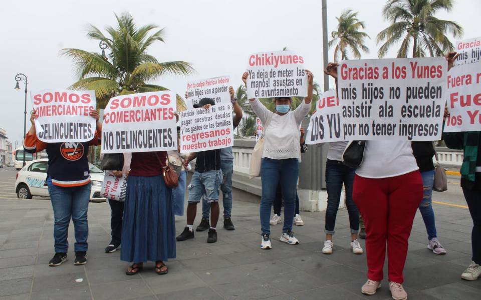 Protesta de ambulantes que vendían en la macroplaza del malecón de Veracruz  - Diario de Xalapa | Noticias Locales, Policiacas, sobre México, Veracruz,  y el Mundo