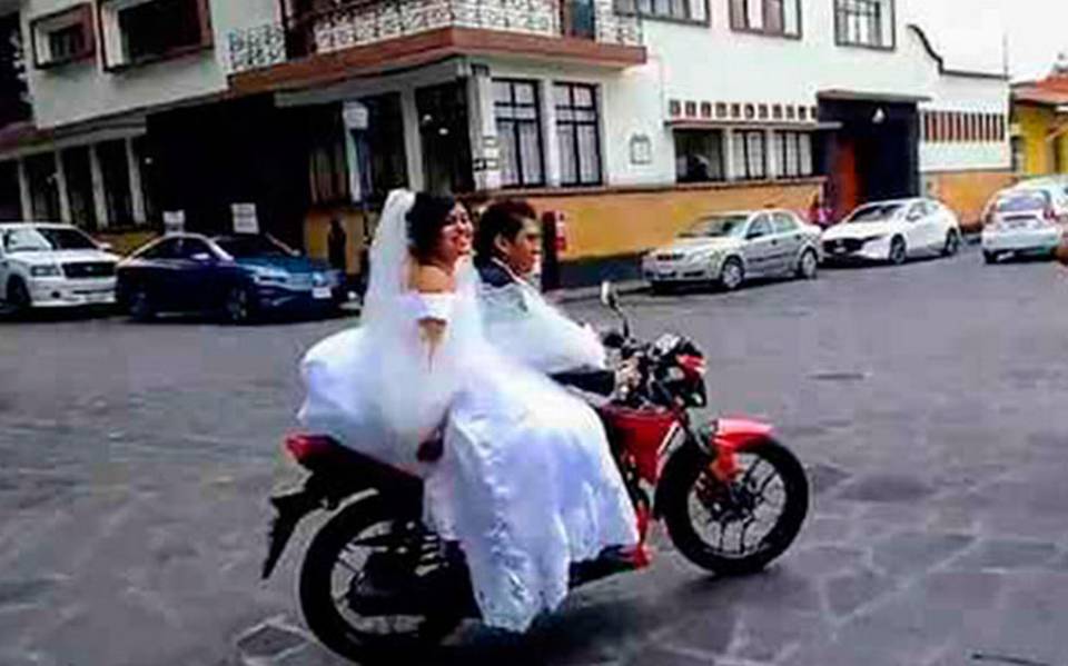 Recién casados presumen su amor en moto Covid-19 pandemia amor pareja Coatepec matrimonio - Diario de Xalapa | Noticias Locales, Policiacas, sobre México, Veracruz, y el Mundo
