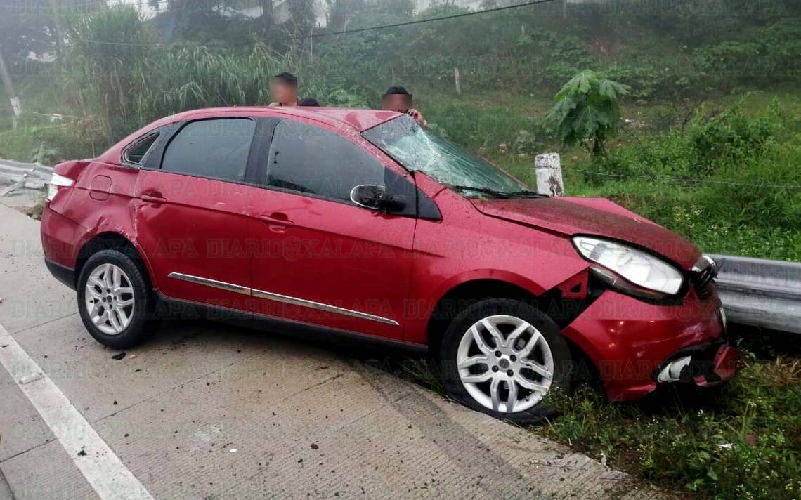 No controló su auto y se accidenta en bulevar Xalapa-Coatepec - Diario de Xalapa